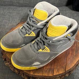 Nike mid cross trainer